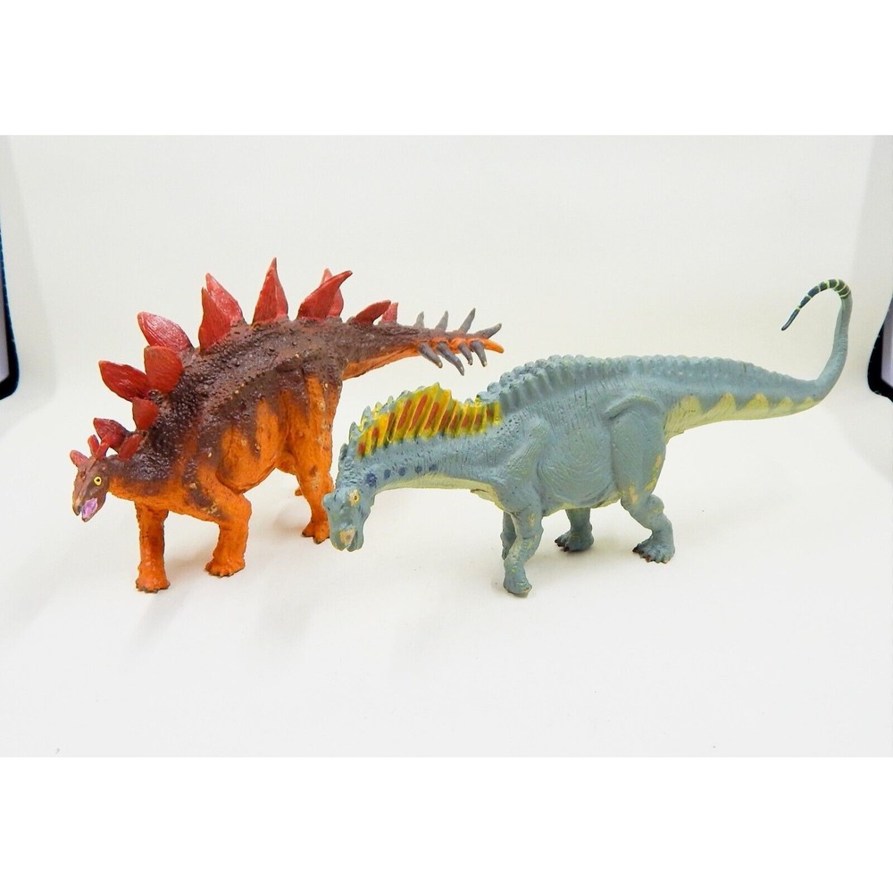 Battat Boston Science Museum Amargasaurus and Stegosaurus Dinosaur Figures